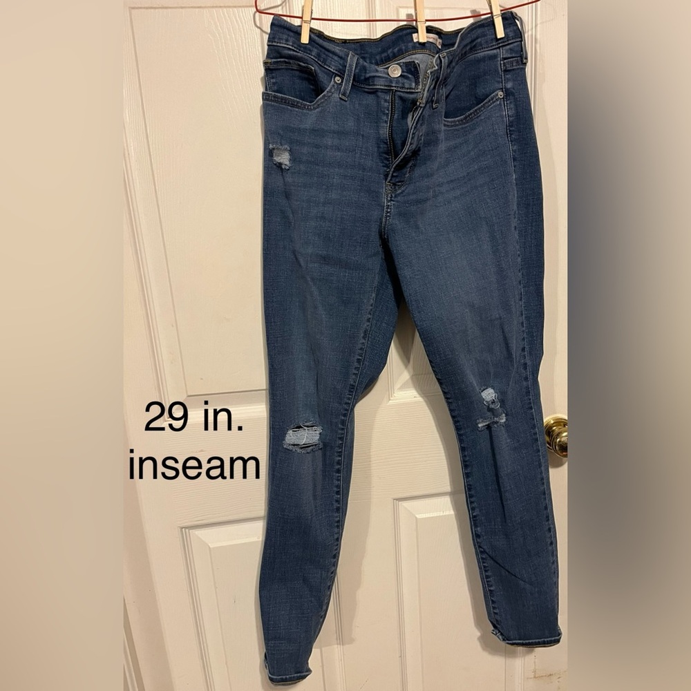 Women’s juniors jeans